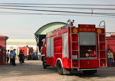 Lực lượng cứu hỏa nhanh chóng dập lửa nhưng nhà xưởng rộng khoảng 130m2 với nhiều trang thiết bị, máy móc bị cháy hoàn toàn
